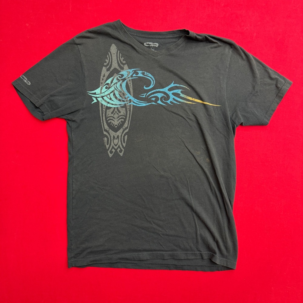 Crazy Shirts Mens V-Neck T-Shirt Black Tribal Surfboard Wave Graphic Size L‎